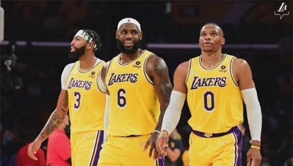 二胎妈妈笑笑|一夜3则消息!沃尔格谈湖人伤病 官宣裁4人 詹姆斯连续收入榜首