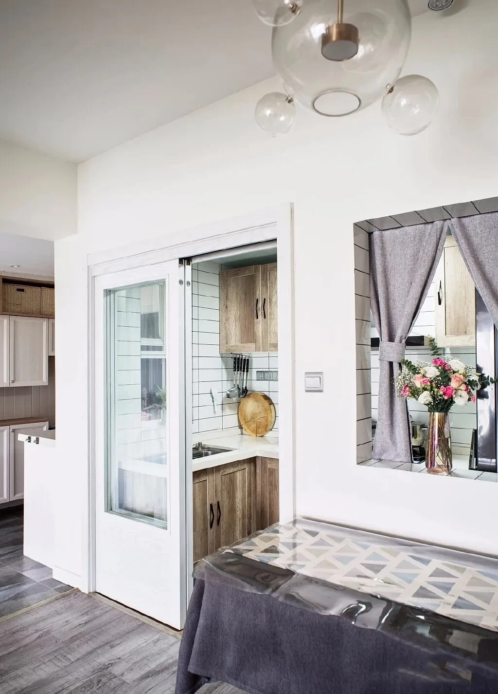 90平米的美式风新房,厨房的设计第一次见,实用又美观