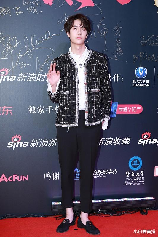 穿衣搭配 王一博短发看起来有点“呆”,但穿小香风外套配银链,时尚感还在