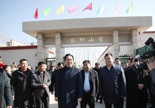 为娃学画丫|负债5700亿，深陷债务泥潭，仍然捐款2000万，不愧是“中国首善”