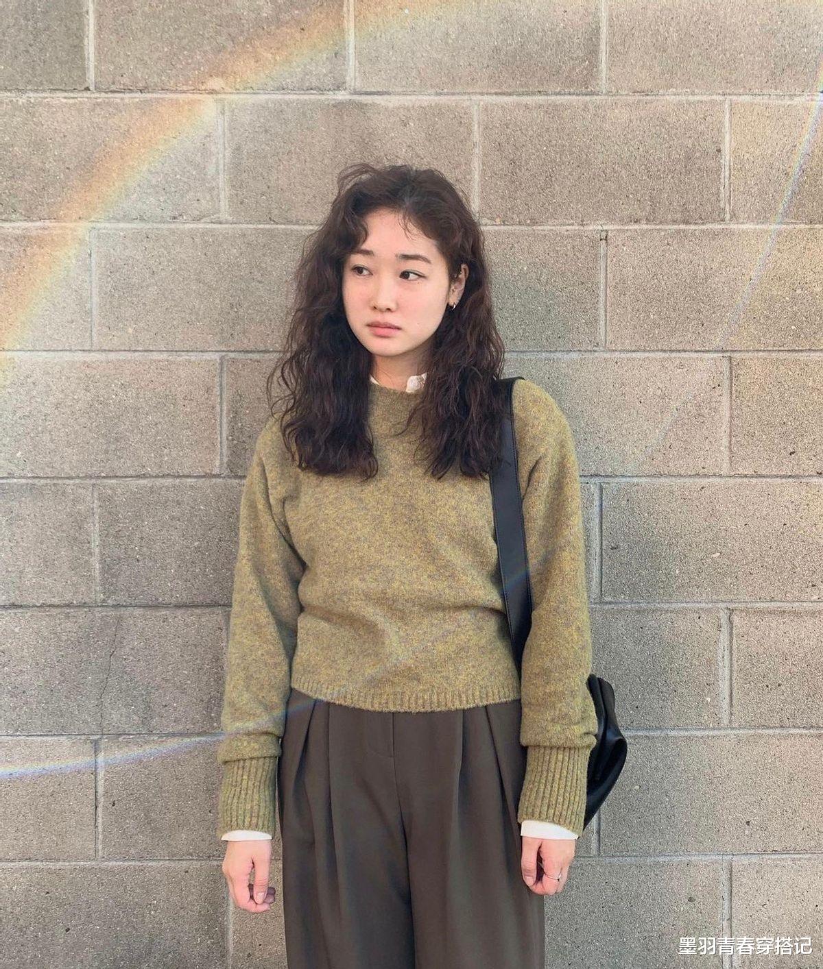 墨羽青春穿搭记 2021年流行“绿”太美了，冬天穿上它，显白显气质，不挑年龄肤色