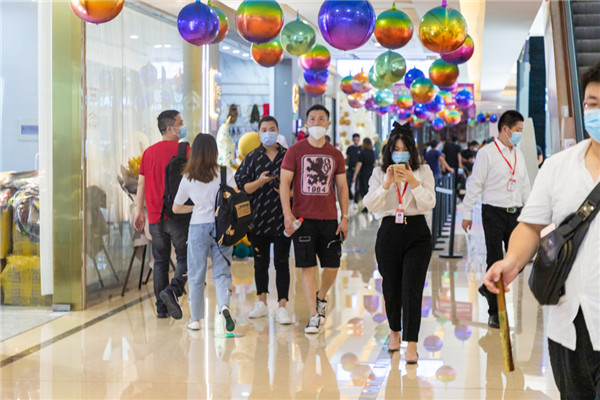 中国第一纺织网|启动数智化战略撬动新增量,海宁皮城助力全产业链“赢\"战秋冬!