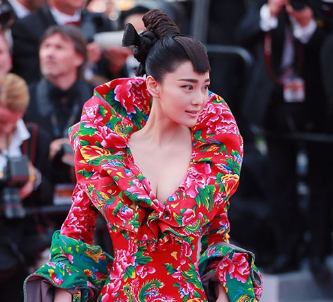 张馨予|张馨予的老公何捷，到底有多厉害？网友：难怪那么多黑料还能翻红