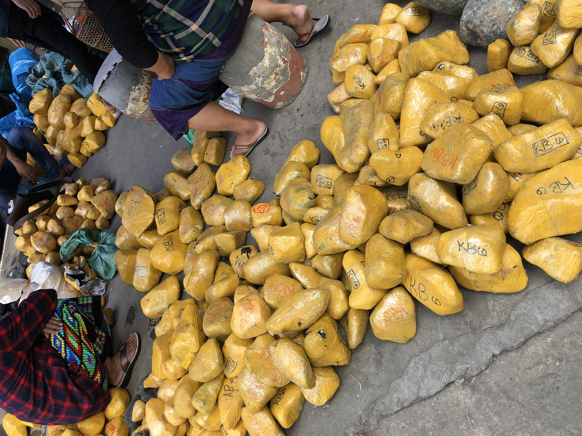 翡翠|停不下来的赌石盲盒:蒙包料是新手大礼包,还是“懵”包料?