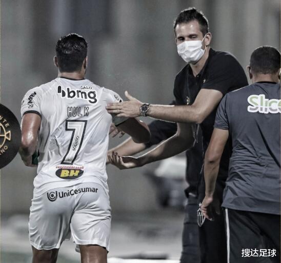 胡爾克|3場(chǎng)轟5球！34歲胡爾克在解放者杯大爆發(fā)：對(duì)著鏡頭瘋狂怒吼慶祝