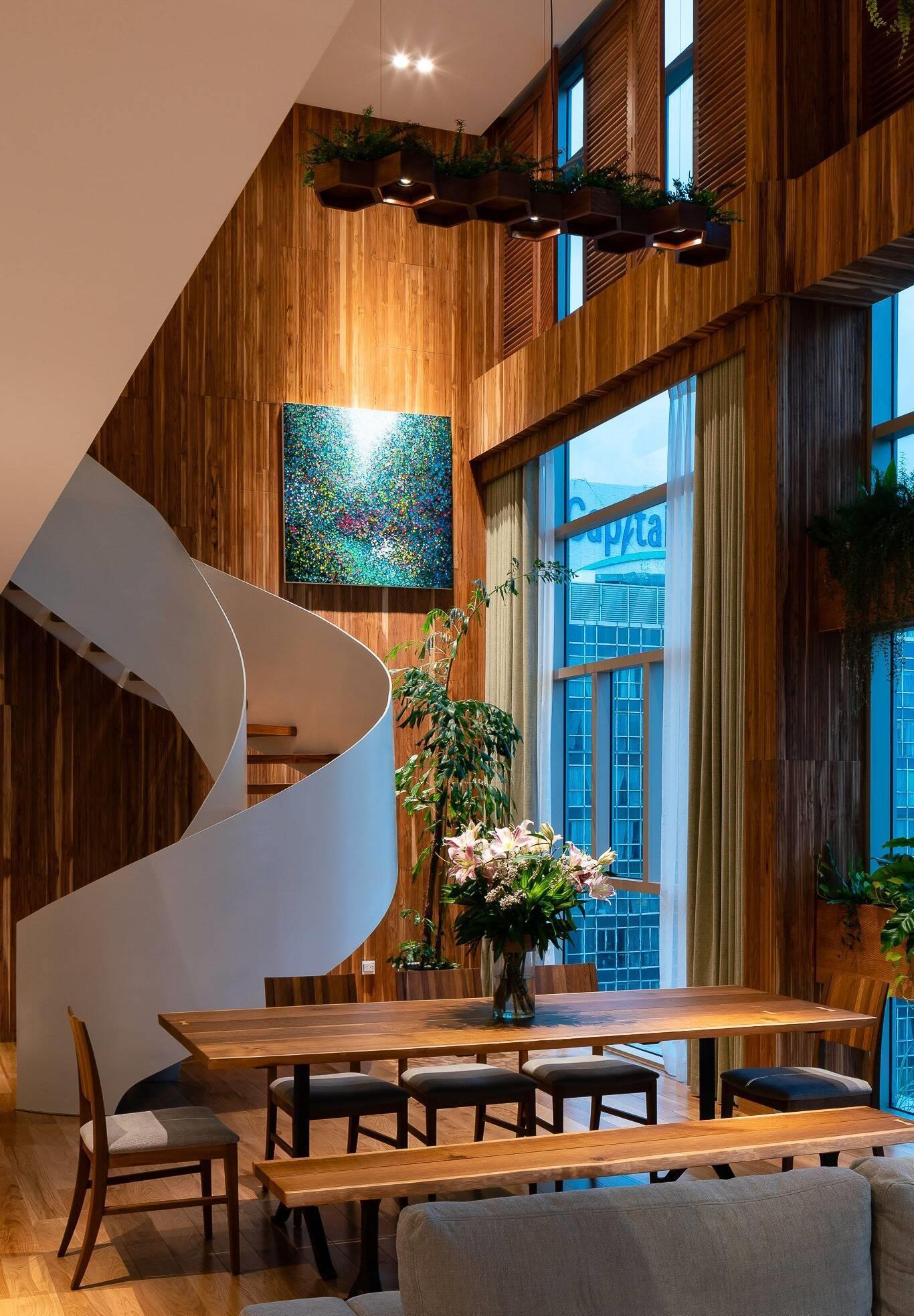 羡慕顶楼露台随便用的，种花养鱼视野绝佳，有钱我也买顶复式！