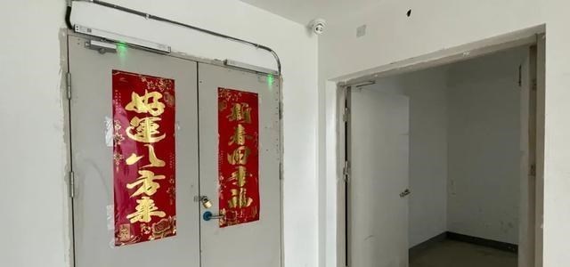 镇江|开发商资金断裂！镇江这家楼盘施工停滞，商业荒废！