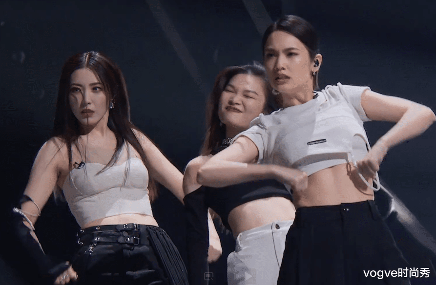 杨丞琳|腿不够长怎么坐高脚凳，看到杨丞琳的坐姿，这双腿我能看10遍