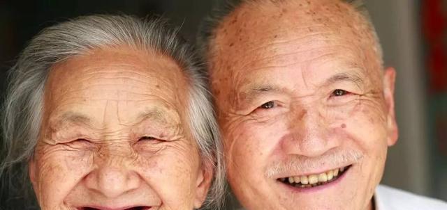 山楂|老年人年龄新标准公布,这个年纪过后,才允许称呼“老年人”