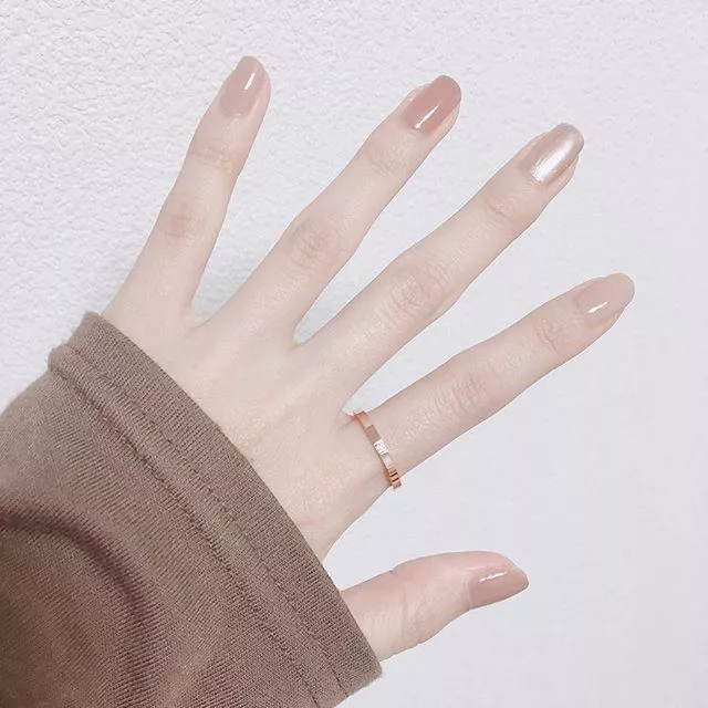美甲 冬季最适合做这些简约跳色美甲