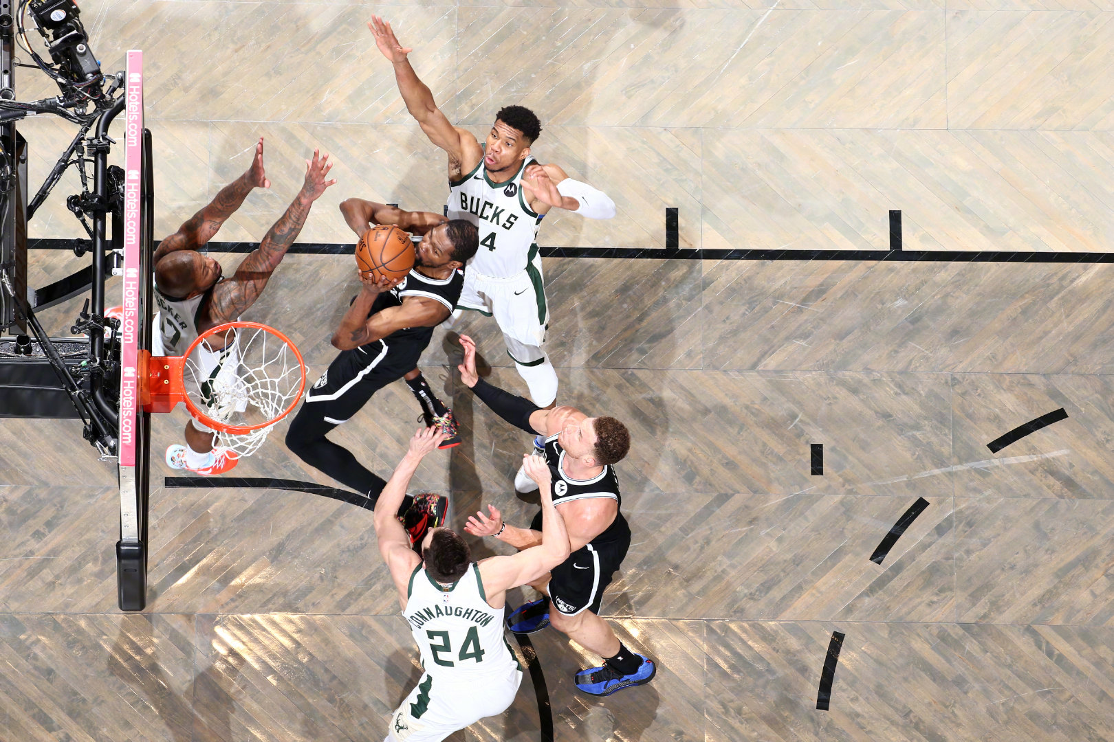 詹姆斯·哈登|不容樂(lè)觀！納什賽后首談哈登傷勢(shì)：我為他目前的情況感到心碎