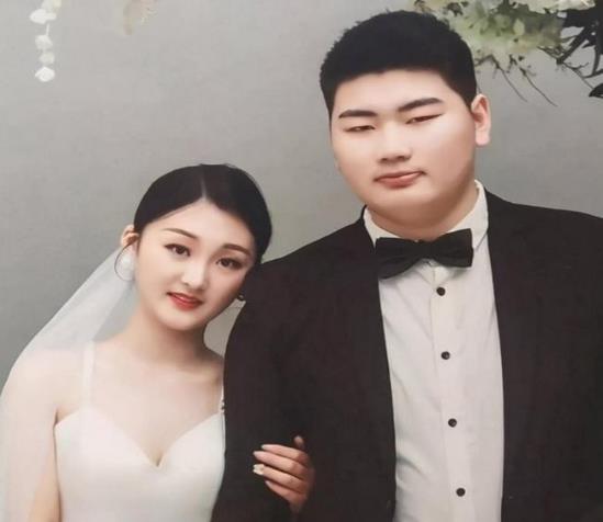 一只麦兜 曝陈亚男向现实低头，搬回大衣哥家开直播，独自出镜人气减半