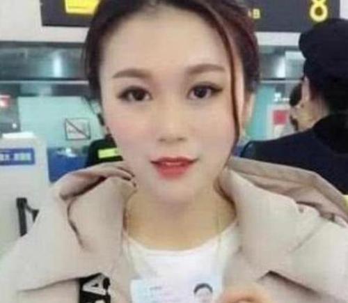 保安|\精致\女子过安检,本人照片看起来相差太大, 无奈只能当众做这件事