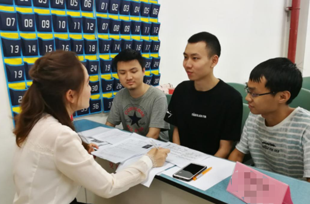 安妈育儿日|贾国龙建议上班时间改为“715”，引发不满，网友：966都不行了？