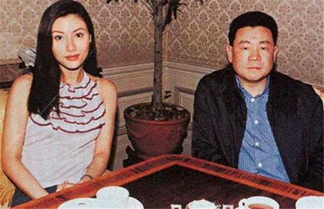 李嘉欣|李嘉诚与李嘉欣,相差42岁的他们,却有一段无法回避的往事