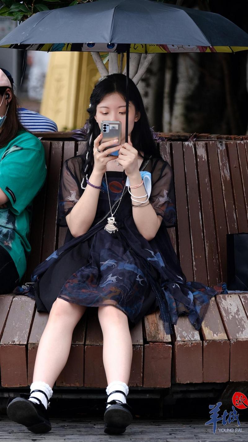 羊城派 ?立夏·街拍丨明亮如夏的笑容，是奖给广州的“小红花”