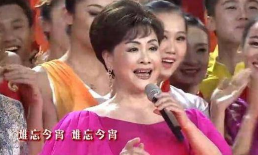 李谷一|李谷一，一婚嫁恩师，二婚嫁粉丝爱她40年，女儿怨恨她20年