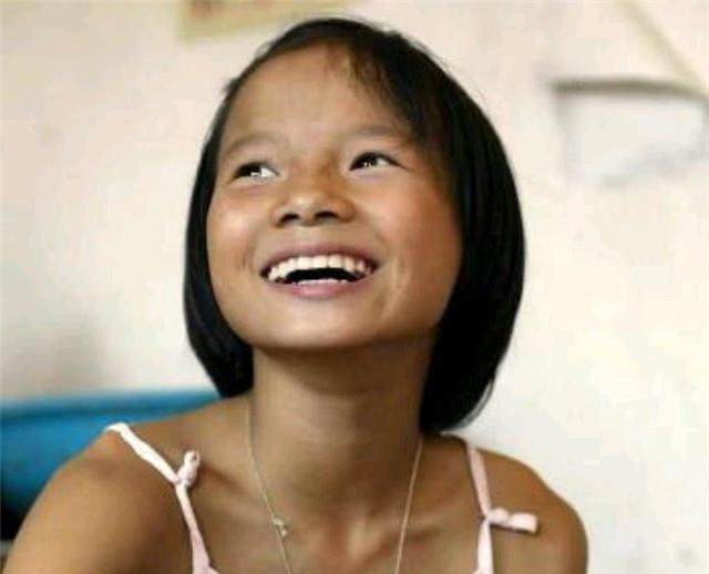 孤风说 5位亲人洪水丧生,6岁的江珊抱树9小时被救:22年后,她成了警察