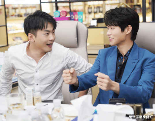 小姐姐|辛巴受邀参加进博会，言行拘谨遭粉丝调侃，名字“缺席”热搜报道