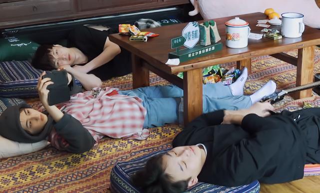 彭昱畅|彭昱畅为啥看不惯梁靖康？谁注意张子枫下地后的第1件事，忍不了