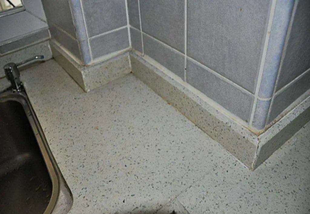 我家厨房灶台用大理石真是坑啊，没用多久台面就开裂了，真糟心！