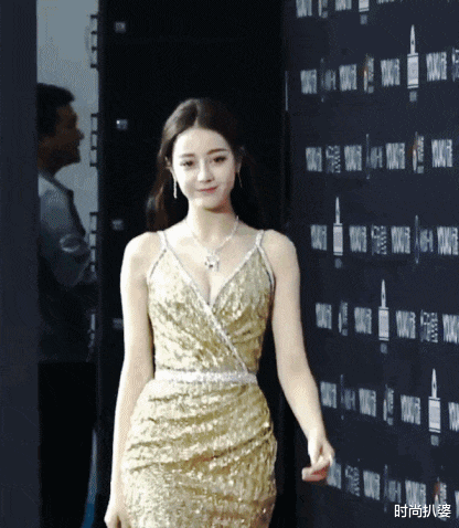 时尚扒婆|女明星太难！热巴为角色暴瘦风情减半，身材太过骨感惹网友担心
