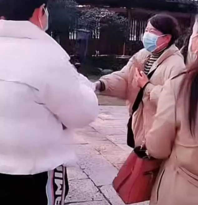 龚俊|大闹九江三院总结会，杜新枝和熊磊父亲达成共识：继续手撕许敏