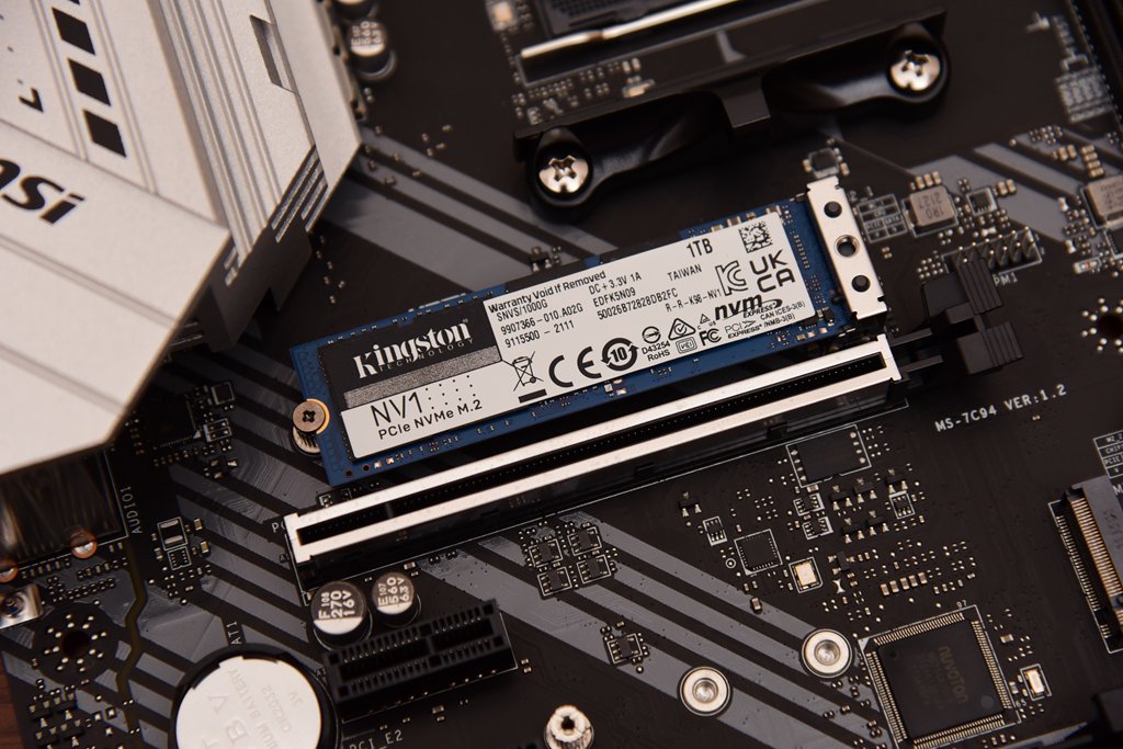 主板|PCIE4.0让NV1写入更快，微星B550M助力QLC寿命测试