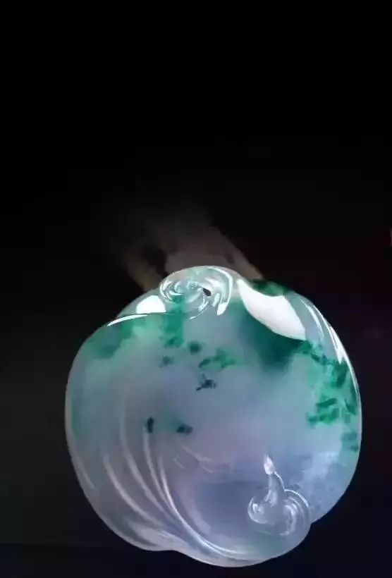 翡翠|这块翡翠原石，拿帝王绿翡翠原石来也不换！货主是傻了吗？