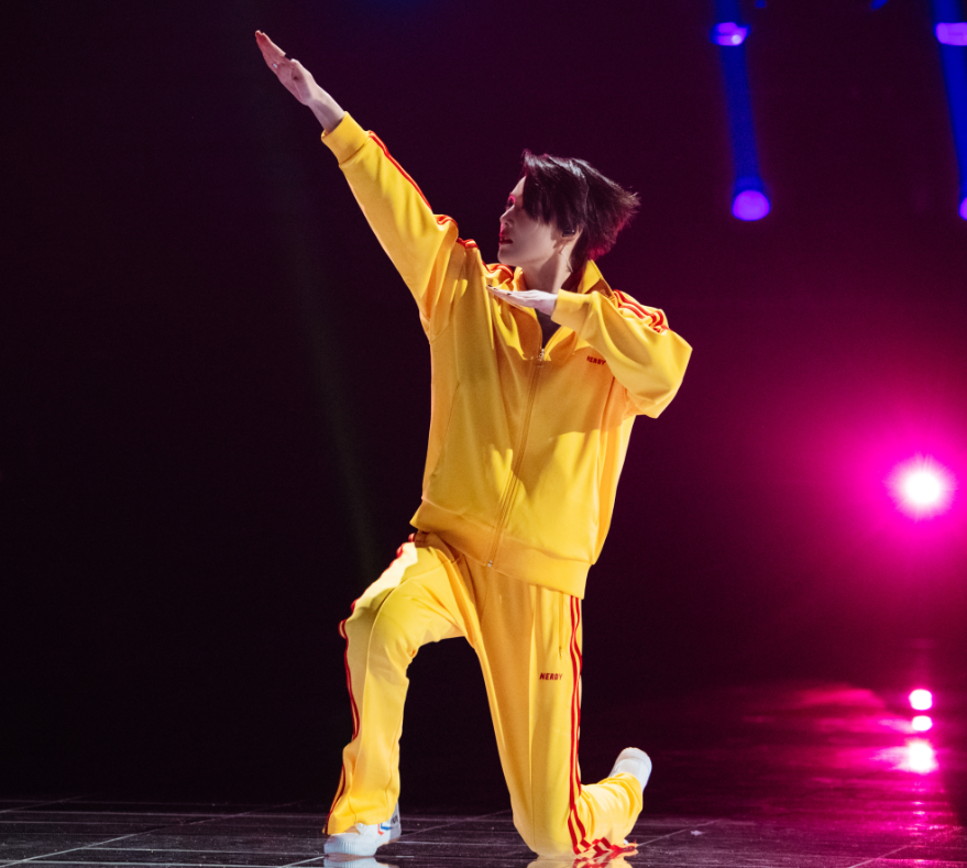 穿衣搭配|张柏芝美得惊艳，王鸥又美又撩，胡静从头到脚不到五百元