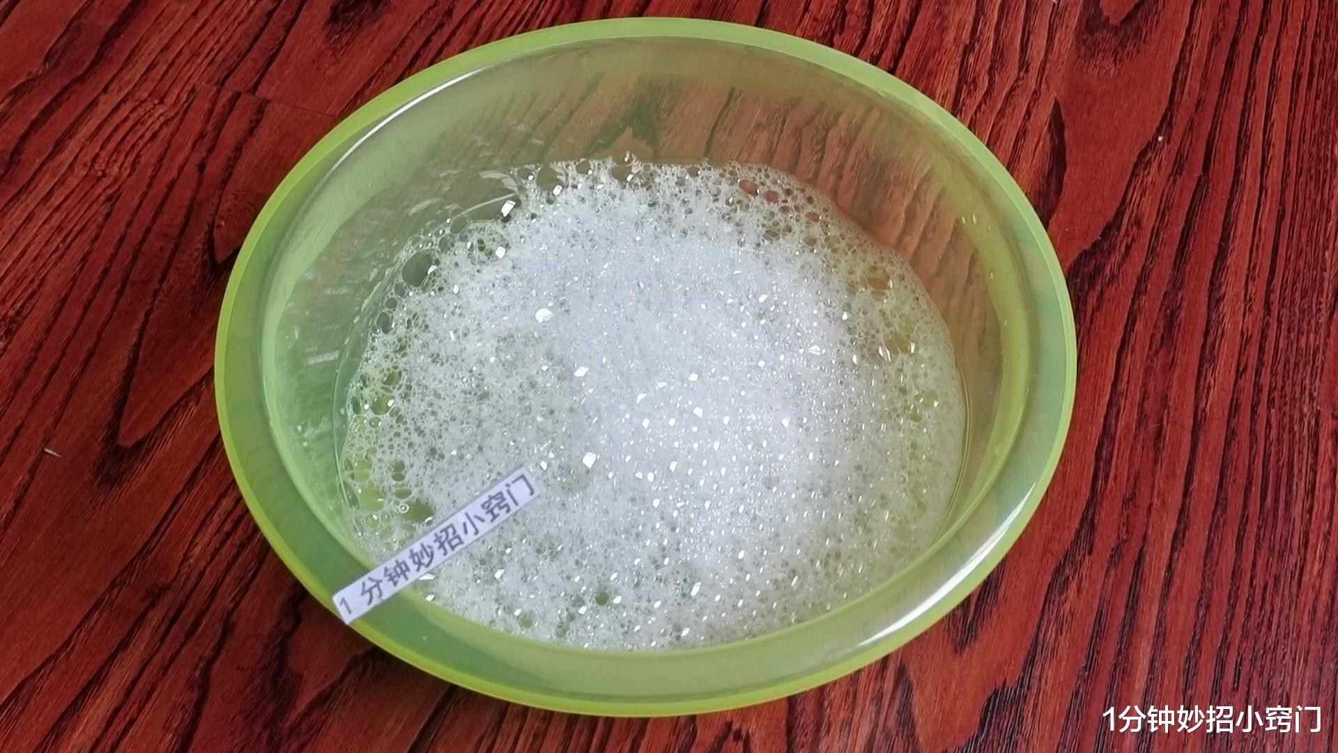 高处玻璃不好擦?不用请保洁了,简单一招,两面玻璃干净无水渍