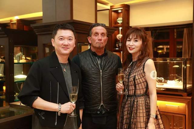 李嘉欣|名媛阔太聚餐!李嘉欣、卢淑仪两大港姐冠军斗靓,李嘉明罕露面