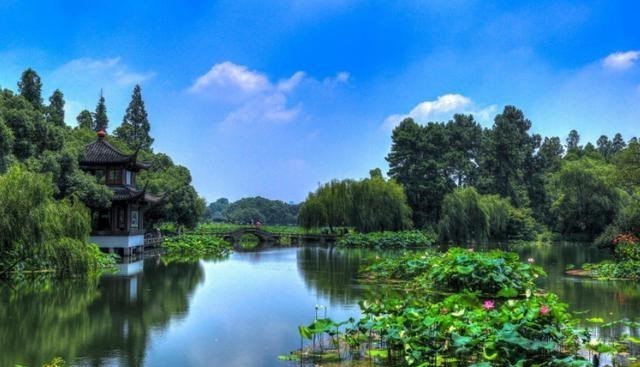 亚龙湾 浙江2县合并的县城,上榜“旅游综合百强”,人均生产总值68407元