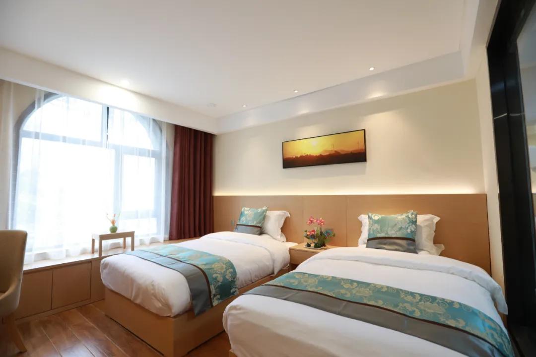 新报业传媒 立夏 鸡公山景区“五一”小长假完美收官