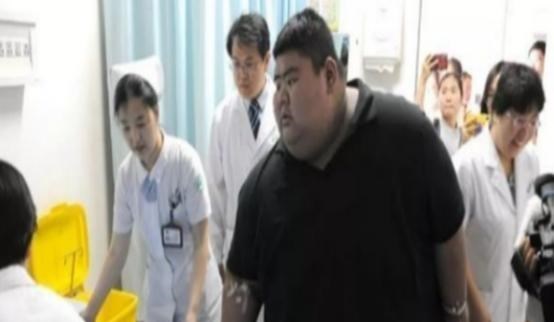 阿娇|中国第一胖王浩楠：一年减掉363斤，变瘦后抱得美人归