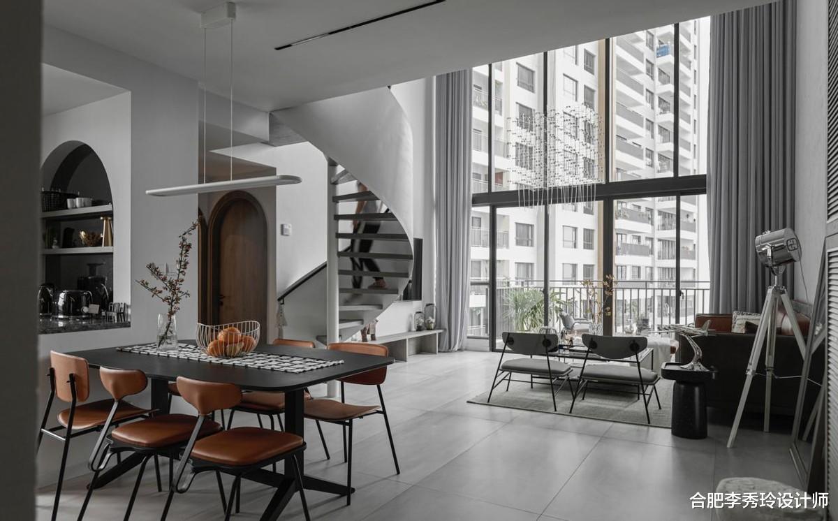 见过太多套房子，装修心里也有谱了，简单清爽的跃层才是我心所属