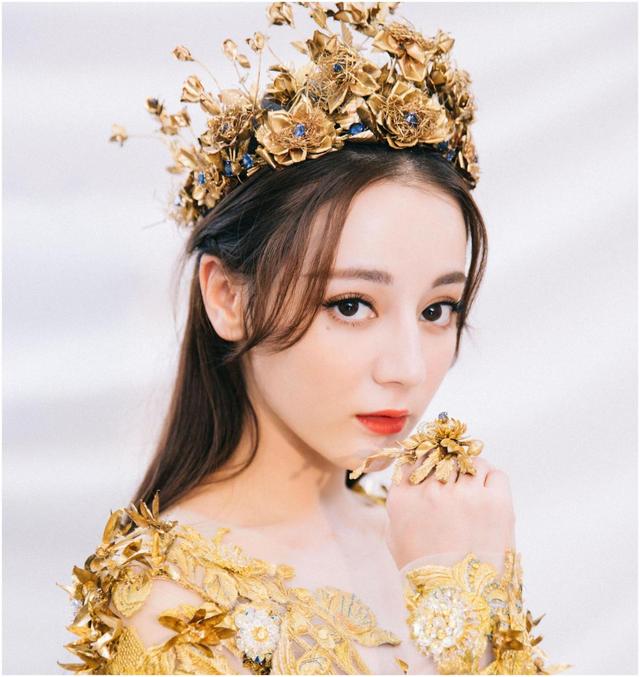 底妆 为什么化妆师化妆常用到“粉底刷”？看到妆效后，才恍然大悟！