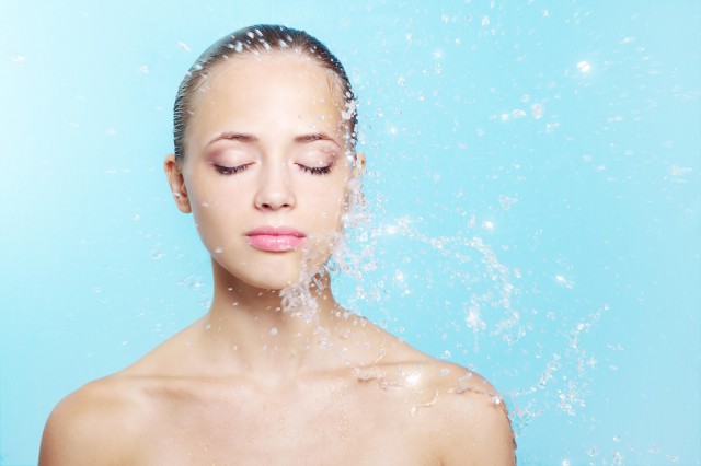 卷发|什么洗面奶保湿补水 祛痘补水洗面奶排行榜