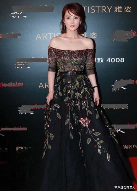 迪丽热巴|女星红毯露肩装，斜方肌、膀子大、背厚，“露肩杀”变“露肩死”