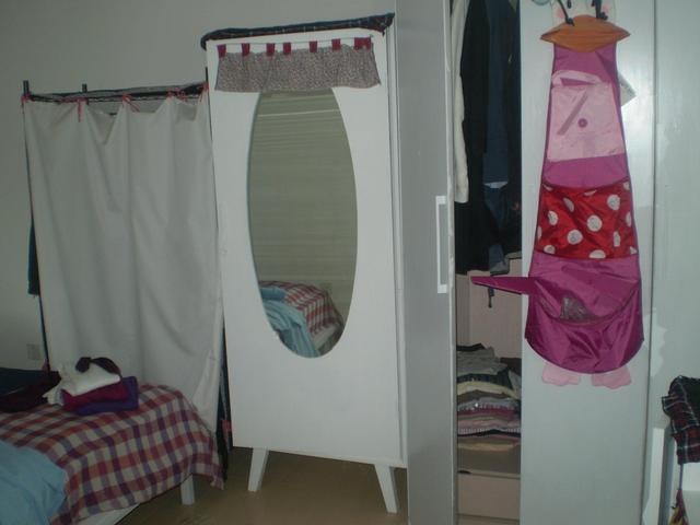 |抠门表嫂3.2万装修新房,满屋破布似灵堂,客厅灯具好瘆人