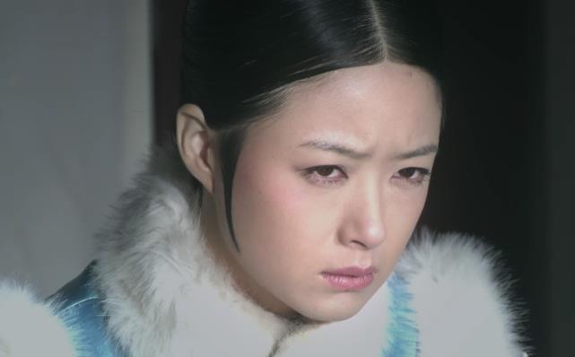 甄嬛传|甄嬛传：甄嬛至死不知，皇上赐了白绫毒酒和匕首，为何华妃要撞柱