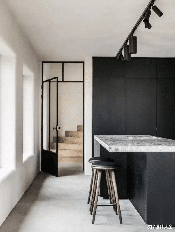 今年爆火的“微水泥”装修，究竟香在哪里？