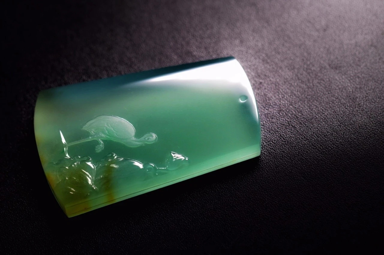 翡翠|翡翠戴久了发黄？是什么原因？