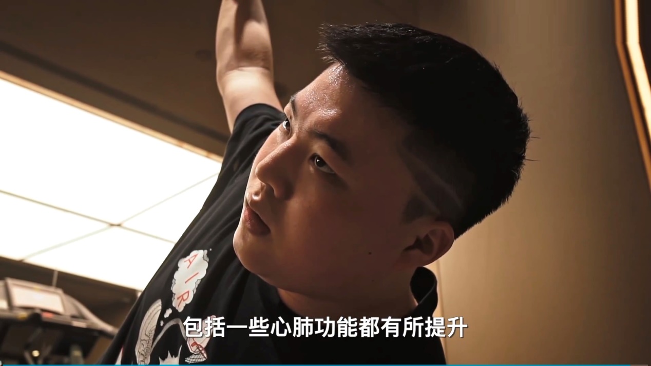 Uzi|Uzi“复出纪录片”感动观众！为了重回赛场，他一直在辛苦地锻炼