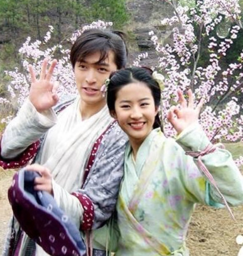 张恒|胡歌和刘亦菲已领证，粉丝等官宣？只怪逍遥哥和灵儿妹的人设太美