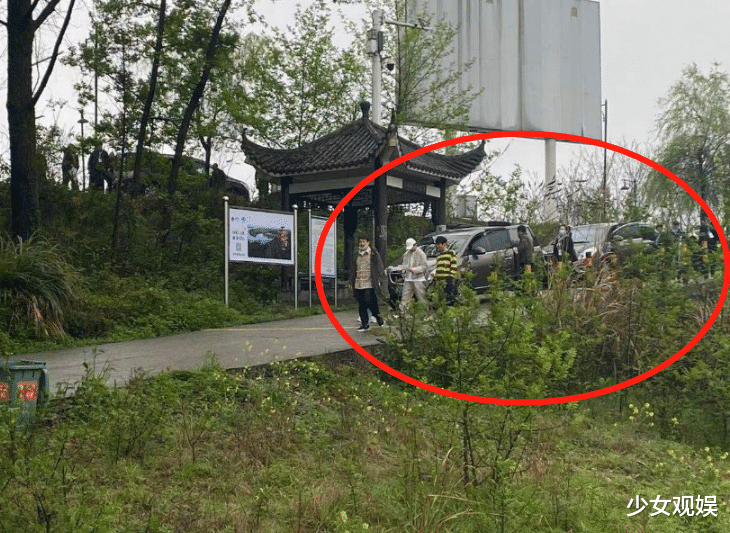 张艺兴|《向往的生活5》嘉宾买菜上岛啦！何炅有说有笑，张艺兴却成焦点