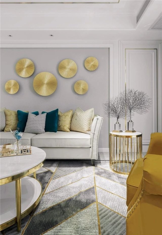 珊珊为何来迟|240平轻奢风设计金属色点缀让客厅充满高级质感，空间优雅而俏皮