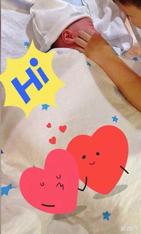 胡杏儿|胡杏儿官宣生子：是的，又是男孩！三胎儿子首曝光，皮肤粉嫩超萌