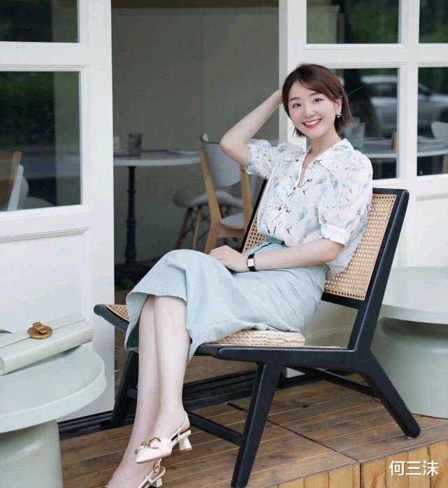 何三沫|在炎热的夏季穿什么服装才合适？清新透气的穿搭，精致又舒适