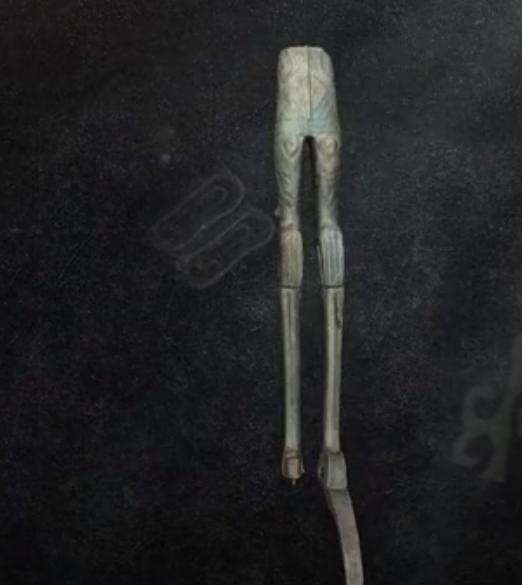 城东李公子吖 三星堆出土青铜鸟脚人像,因为残缺,上面究竟是啥专家有三个推测